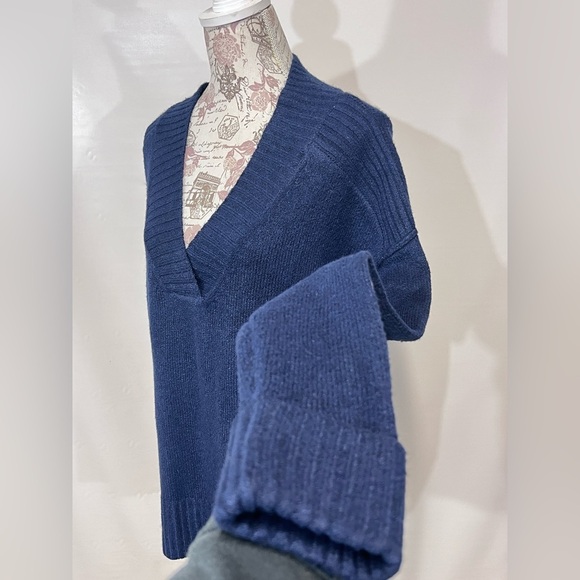 WONDERLY Navy blue oversized‎ V neck sweater size L. - Picture 2 of 12